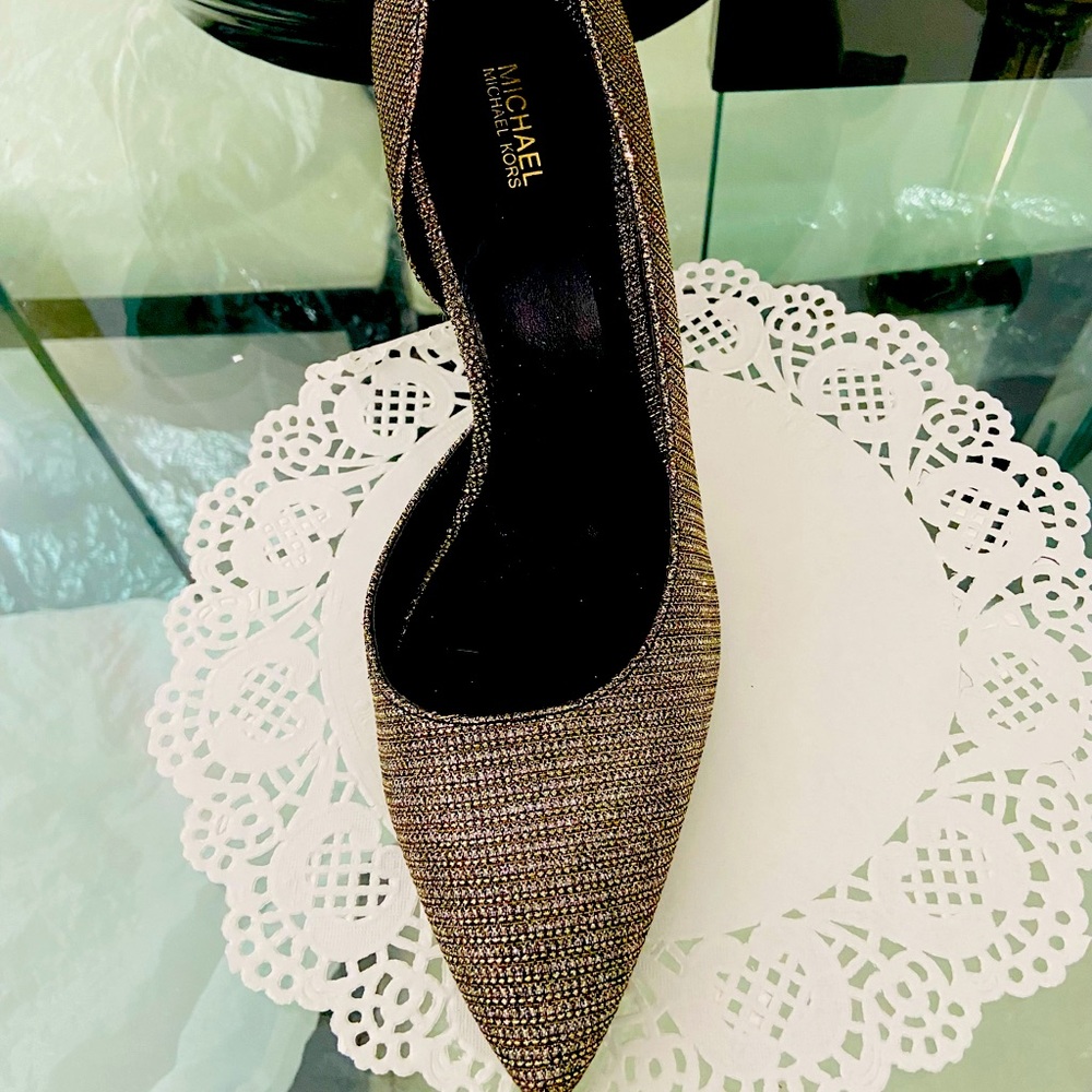Michael Kors 10M Blk/Gold Glitter Flex dressy Pump.